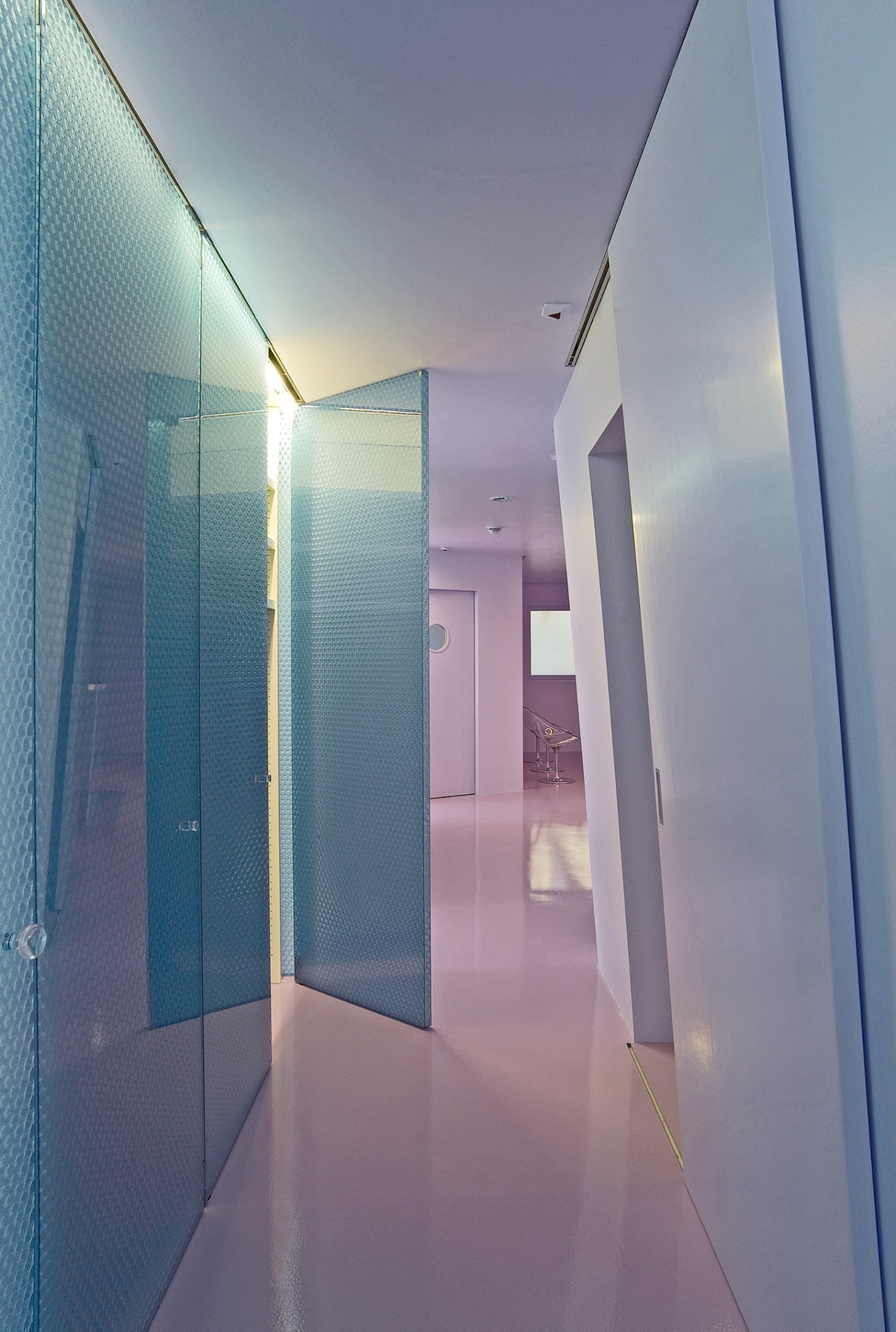 Moxie Surfaces - clear-PEP ECO polycarbonate panels for doors and walls