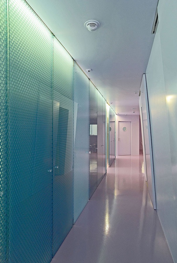 Moxie Surfaces - clear-PEP ECO polycarbonate panels for doors and walls