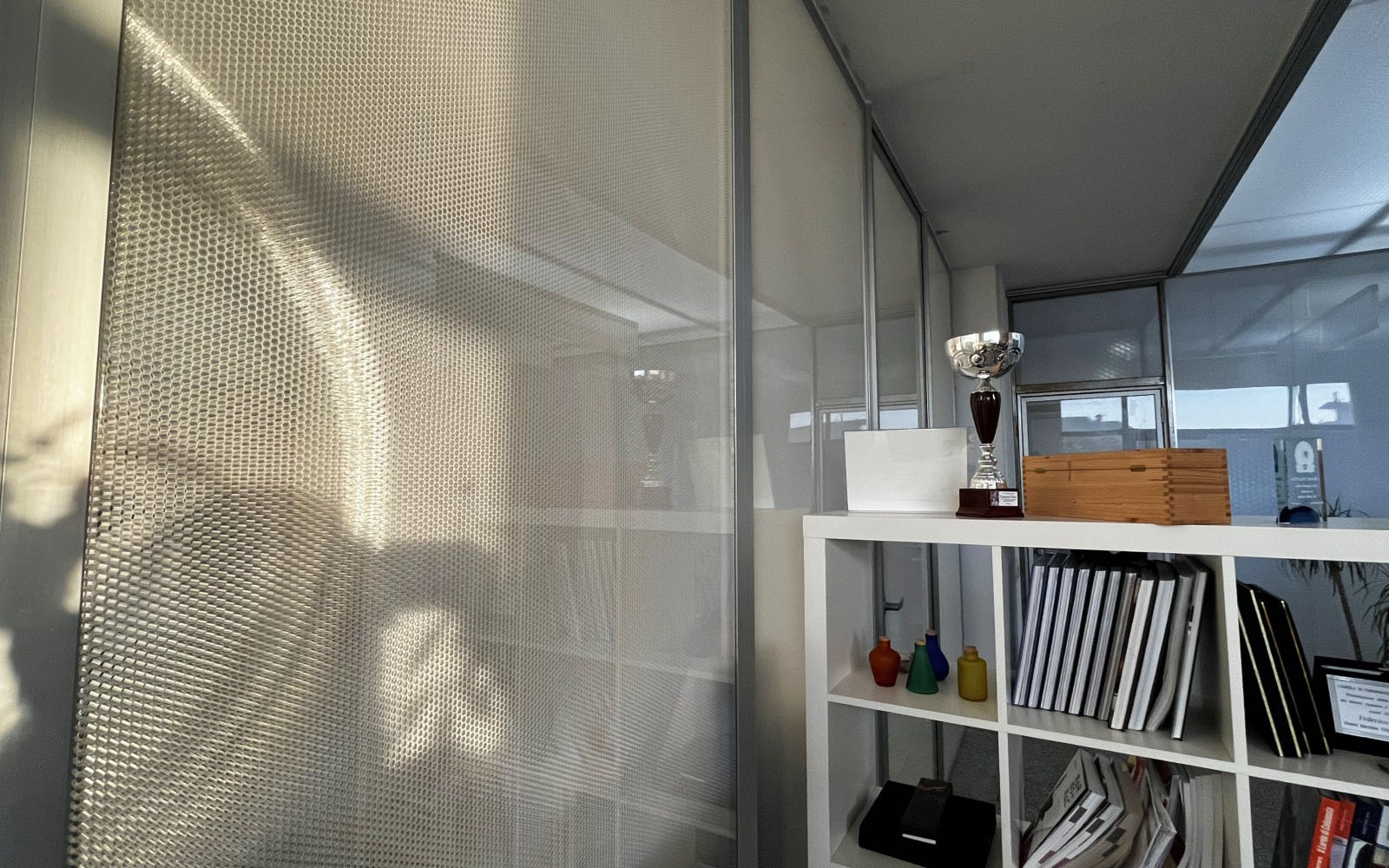 Moxie Surfaces - AIR-board ECO lightweight polycarbonate partition panels