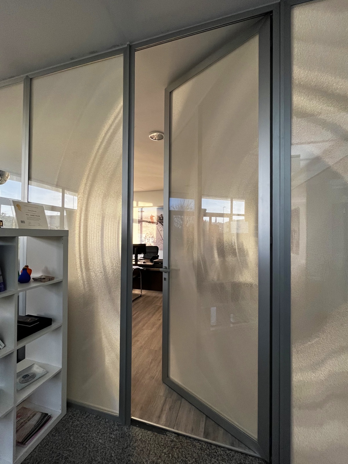 Moxie Surfaces - AIR-board ECO lightweight polycarbonate partition panels