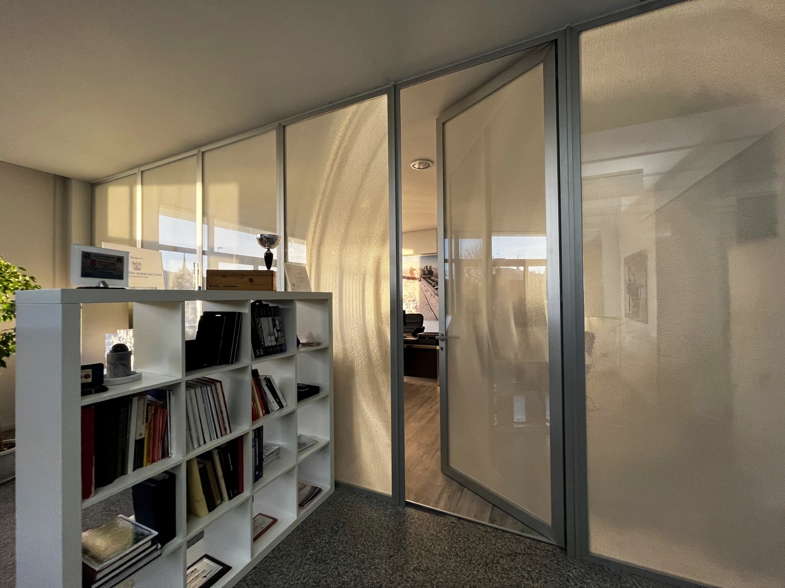 Moxie Surfaces - AIR-board ECO lightweight polycarbonate partition panels