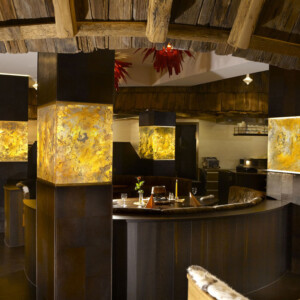 Epstein-Design Leuchtenmanufaktur / Germany
www.epstein-design.de Moxie Surfaces -