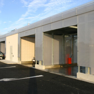 clear-PEP panels for a modern and sleek design in a self-service car wash clear-PEP panels for a modern and sleek design in a self-service car wash