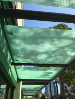 Green clear-PEP satin translucent honeycomb panels: Weatherproof Sunshades for Restaurants Green clear-PEP satin translucent honeycomb panels: Weatherproof Sunshades for Restaurants