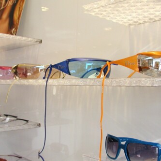 clear-PEP shelves for eyewear store clear-PEP shelves for eyewear store