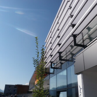 Modern sun shading systems using clear-PEP ECO PC stage MoxieSurfaces - Modern sun shading systems using clear-PEP ECO PC stage