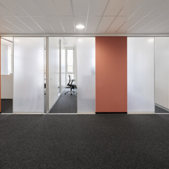 Flexible and stylish office spaces with AIR-board® acoustic MoxieSurfaces - AIR-board acoustic - walls dividers on rails
