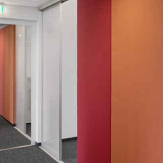 Flexible and stylish office spaces with AIR-board® acoustic MoxieSurfaces - AIR-board acoustic - walls dividers on rails