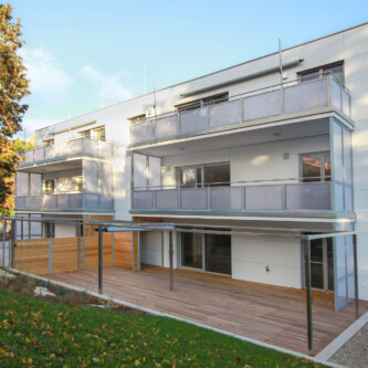 clear-PEP ECO panels: the perfect blend of durability, aesthetics, and functionality for balconies MoxieSurfaces - clear-PEP - Balcony Kallinger Vienna