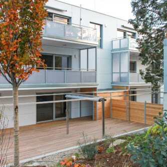 clear-PEP ECO panels: the perfect blend of durability, aesthetics, and functionality for balconies MoxieSurfaces - clear-PEP - Balcony Kallinger Vienna