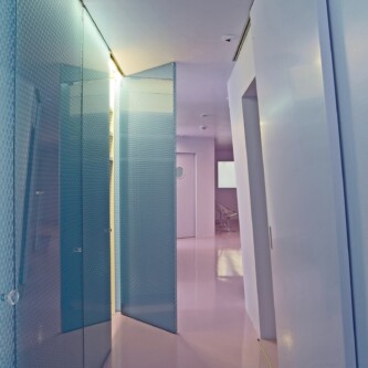 Enhanced design flexibility in dental clinic using clear-PEP ECO panels Moxie Surfaces - clear-PEP panels walls and doors