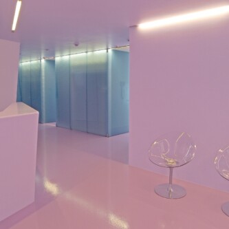 Enhanced design flexibility in dental clinic using clear-PEP ECO panels Moxie Surfaces - clear-PEP panels walls and doors